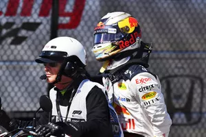 Daniel Ricciardo, Red Bull Racing rentre à moto après son abandon