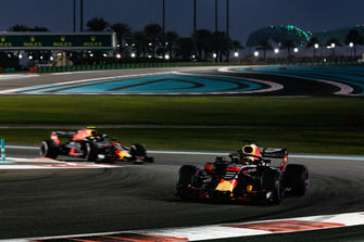 Daniel Ricciardo, Red Bull Racing RB14 devant Max Verstappen, Red Bull Racing RB14