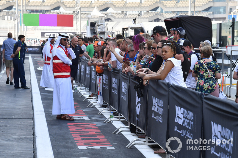 Tifosi in pit lane