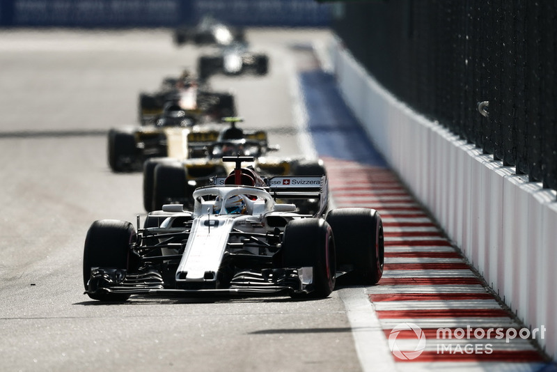 Marcus Ericsson recebeu a bandeirada em 13º