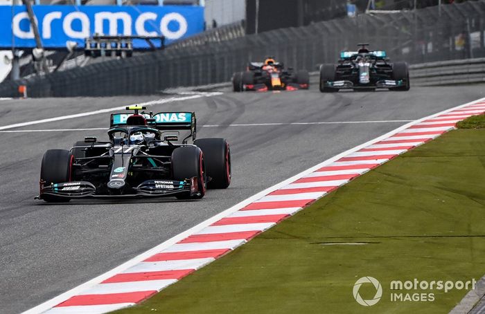 Valtteri Bottas, Mercedes F1 W11, Lewis Hamilton, Mercedes F1 W11, Max Verstappen, Red Bull Racing RB16