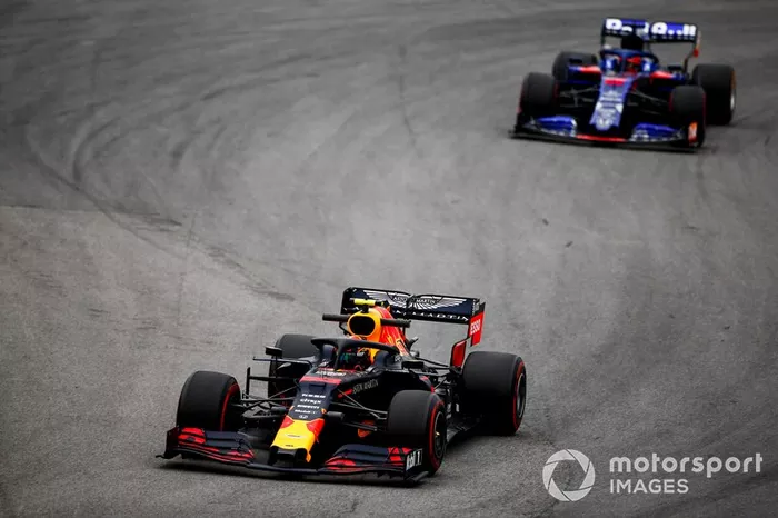 Alexander Albon, Red Bull RB15, Daniil Kvyat, Toro Rosso STR14 