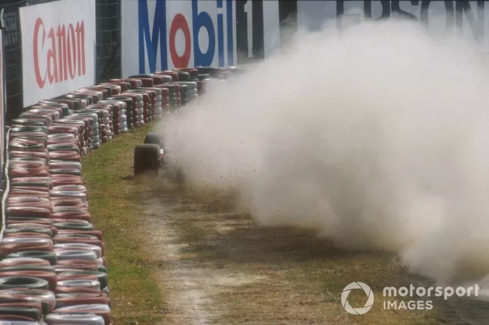 Ayrton Senna, McLaren MP4/5B Honda se va a la grava