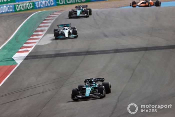 Lance Stroll, Aston Martin AMR22, George Russell, Mercedes W13, Sebastian Vettel, Aston Martin AMR22