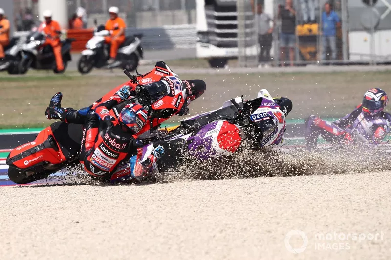 Michele Pirro, Ducati Team, Pol Espargaro, Repsol Honda Team, Johann Zarco, Pramac Racing crash