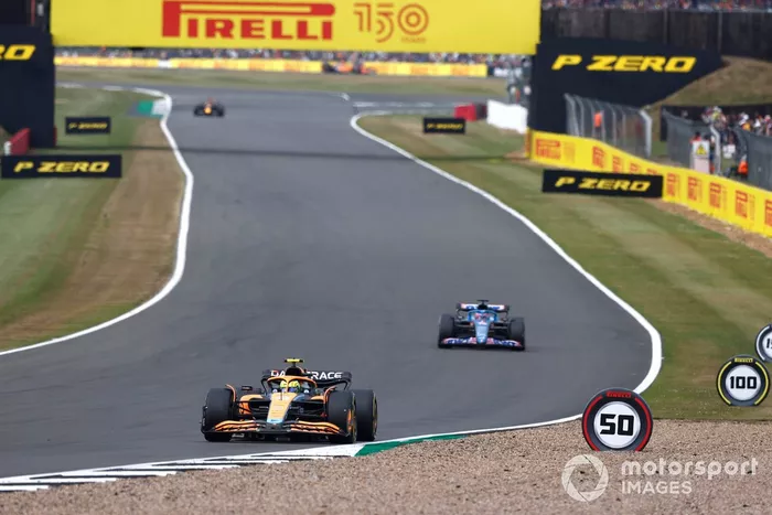 Lando Norris, McLaren MCL36, Fernando Alonso, Alpine A522