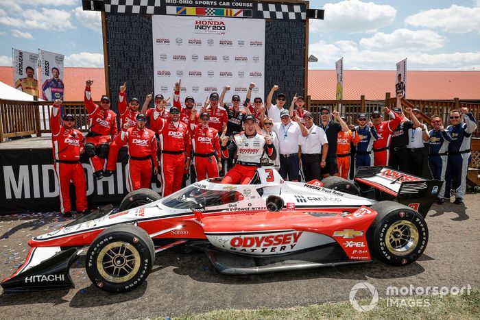 Ganador Scott McLaughlin, Team Penske Chevrolet, podio