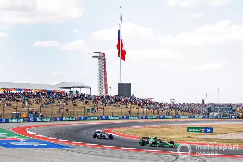 Zhou Guanyu, Stake F1 Team KICK Sauber C44, Alex Albon, Williams FW46