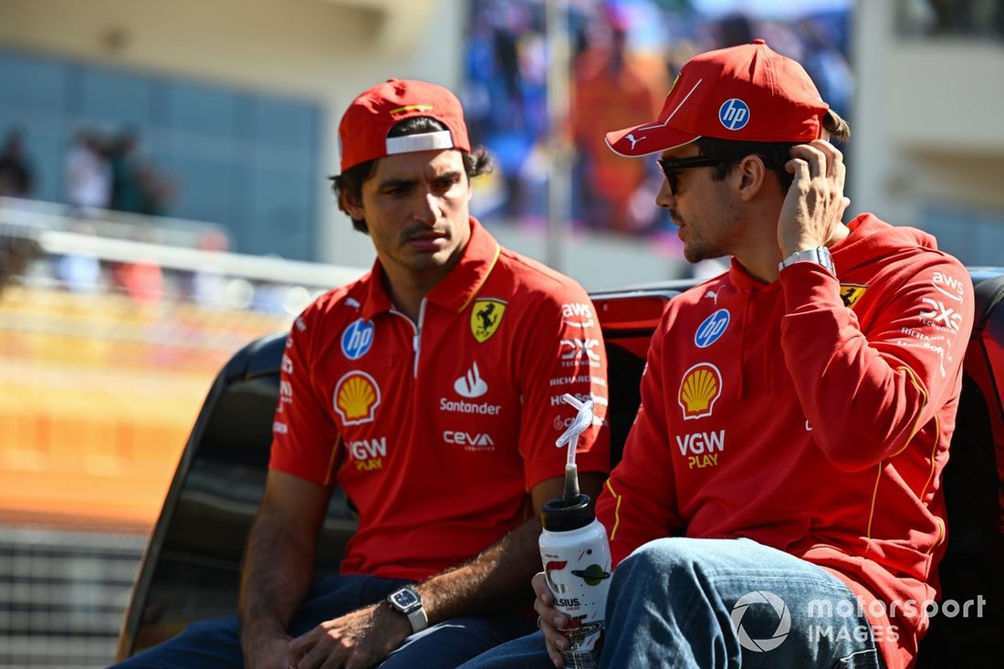 Charles Leclerc, Scuderia Ferrari e Carlos Sainz, Scuderia Ferrari na parada dos pilotos