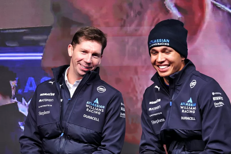 James Vowles, directeur de l'équipe Williams avec Alex Albon, William