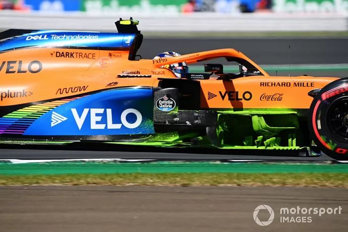 Lando Norris, McLaren MCL35 con pintura de parafina