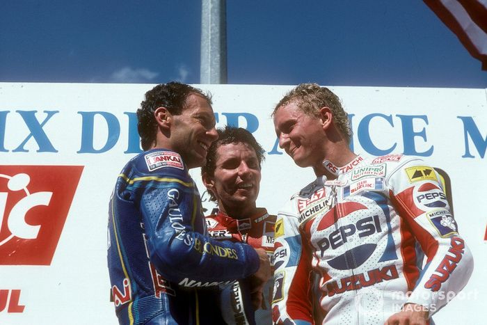 Podio: Christian Sarron, Team Gauloises Blondes Yamaha Mobil 1, Eddie Lawson, Marlboro Yamaha Team Agostini, Kevin Schwantz, Team Pepsi Suzuki