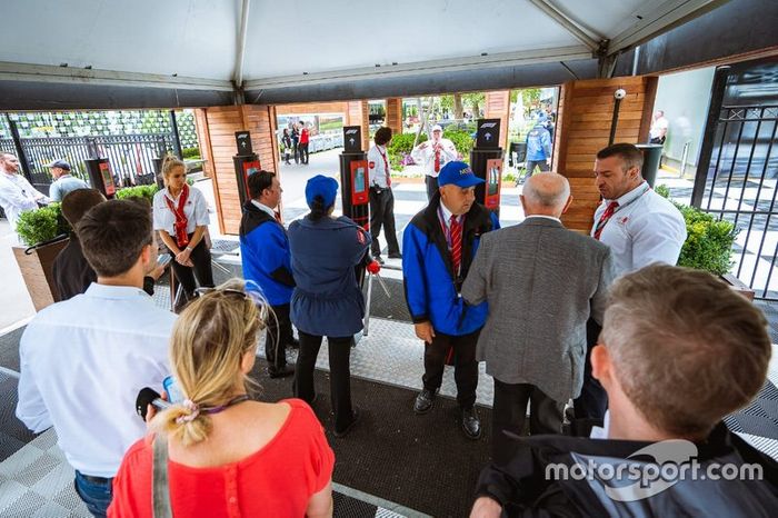 Entrada del Paddock