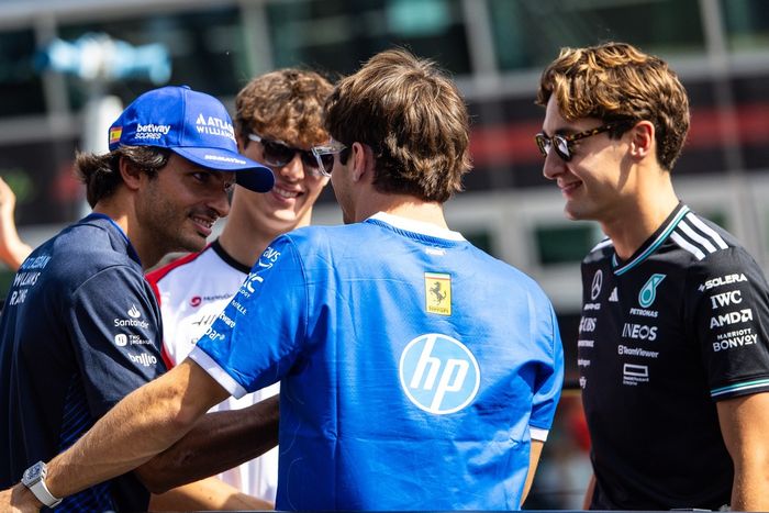 Charles Leclerc, Ferrari, George Russell, Mercedes, Oliver Bearman, Haas F1 Team, Carlos Sainz, Williams