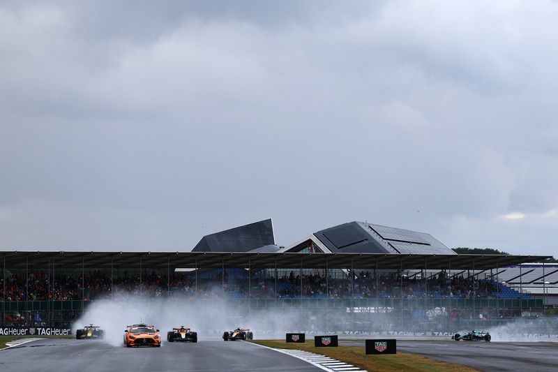 Oscar Piastri, McLaren, Max Verstappen, Red Bull Racing