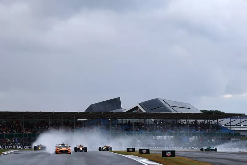 Oscar Piastri, McLaren, Max Verstappen, Red Bull Racing