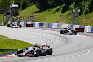 Nico Hulkenberg, Haas VF-24, Esteban Ocon, Alpine A524, Kevin Magnussen, Haas VF-24