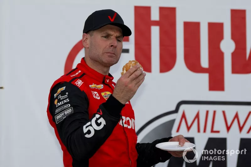 Will Power, Team Penske Chevrolet victory podium ponders a Wisconsin State Fair Cream Puff
