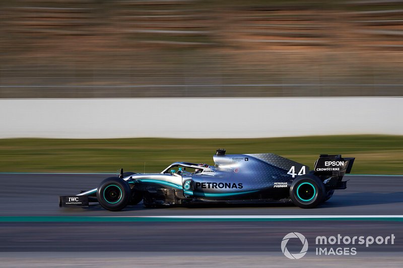 Lewis Hamilton sulla Mercedes W10