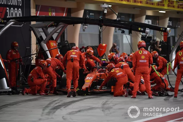 Charles Leclerc, Ferrari SF90, en pits