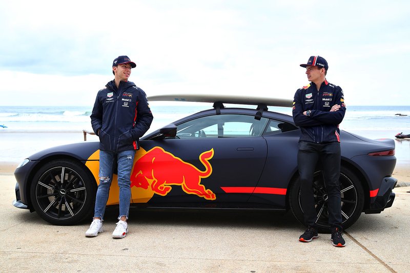 Max Verstappen, Red Bull Racing y Pierre Gasly, Red Bull Racing se preparan para ir a surfear con la leyenda del surf Mick Fanning