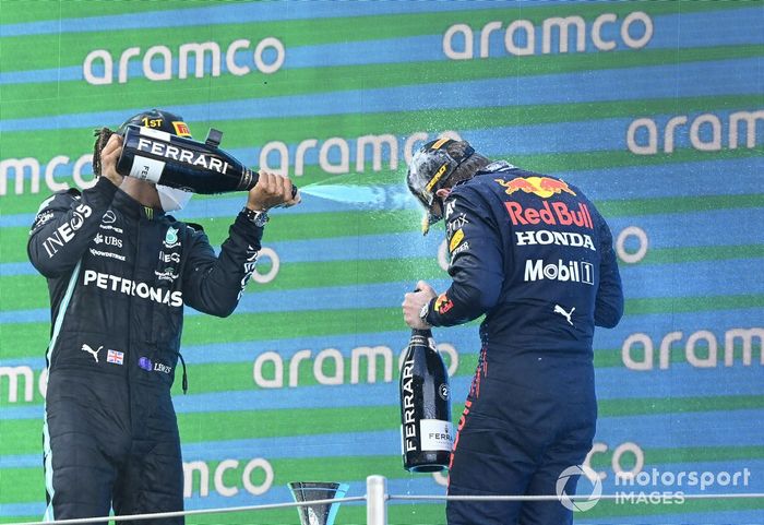 Podio: segundo lugar Max Verstappen, Red Bull Racing, ganador de la carrera Lewis Hamilton, Mercedes