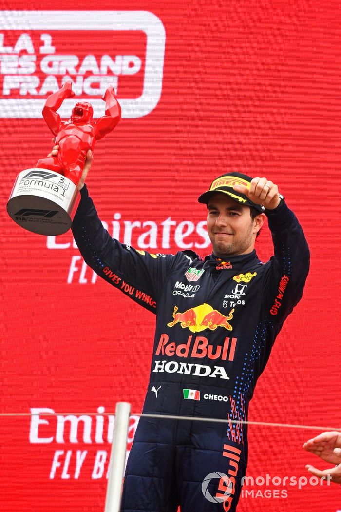 Podio: tercer lugar Sergio Pérez, Red Bull Racing