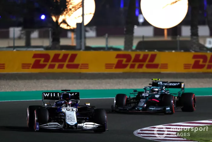 George Russell, Williams FW43B, Sebastian Vettel, Aston Martin AMR21
