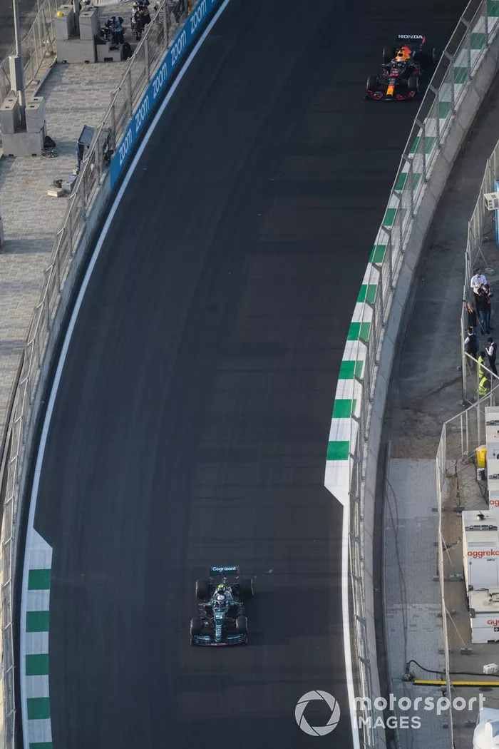 Lance Stroll, Aston Martin AMR21, Max Verstappen, Red Bull Racing RB16B