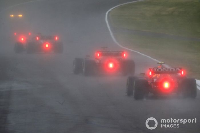 Charles Leclerc, Ferrari SF21, Sergio Pérez, Red Bull Racing RB16B