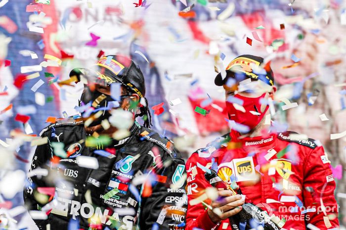 Podio: ganador y campeón del mundo Lewis Hamilton, Mercedes-AMG F1 y tercer lugar Sebastián Vettel, Ferrari