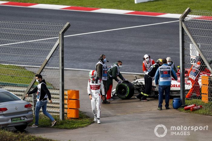 Antonio Giovinazzi, Alfa Romeo, con problemas mecánicos