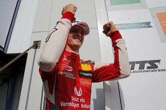Podio: ganador de la carrera Mick Schumacher, PREMA Theodore Racing Dallara F317 - Mercedes-Benz