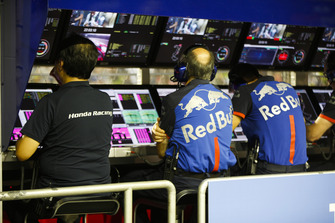 Franz Tost, Team Principal, Scuderia Toro Rosso, al muretto box