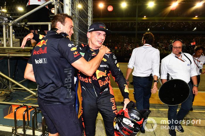 Max Verstappen, Red Bull Racing celebra en parc ferme 