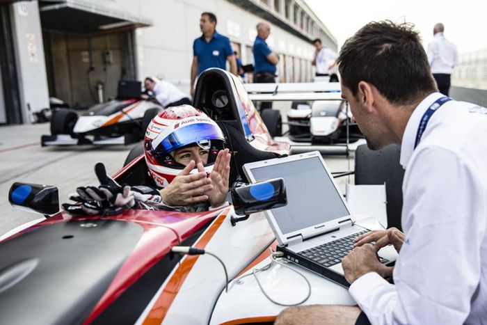 Programa de la FIA para mujeres piloto