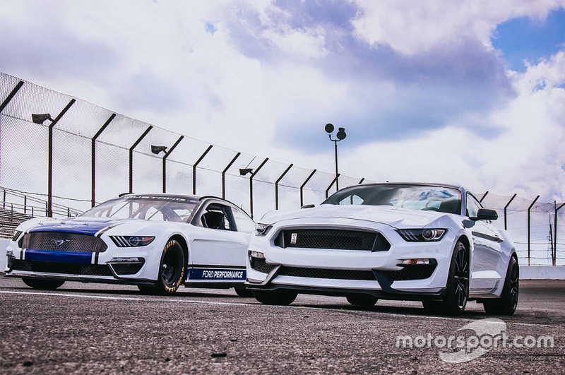 Ford Mustang für die NASCAR Cup-Saison 2019 und Straßenversion