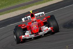 Valentino Rossi, Ferrari F2004, Michael Schumacher'in kaskı