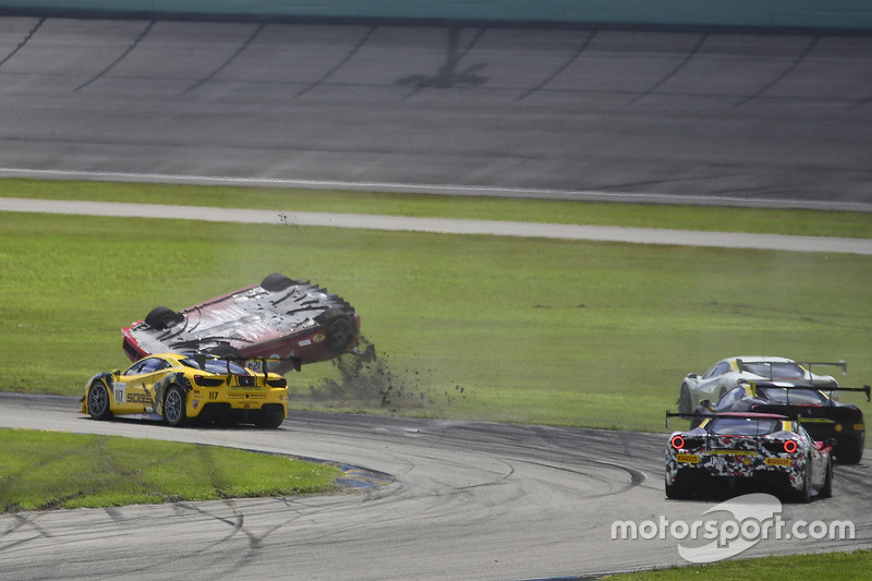 #124 Ferrari of Long Island Ferrari 488 Challenge: Jerome Jacalone, crash