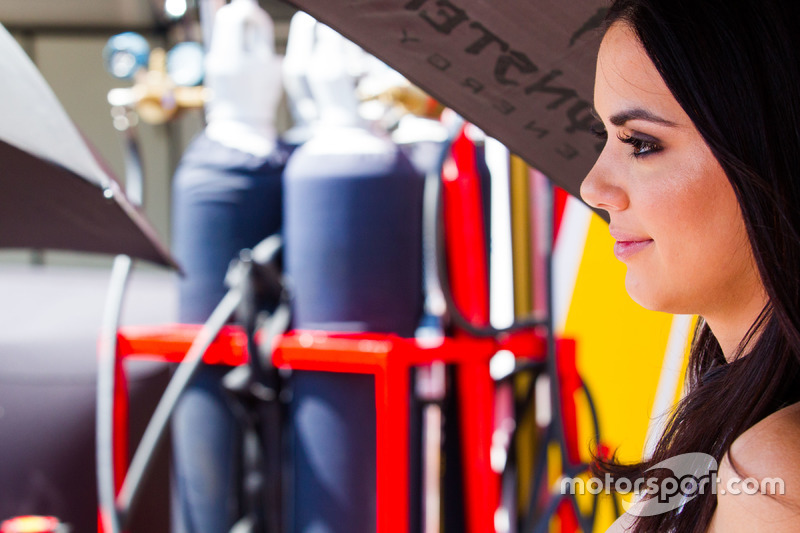 Grid girl