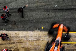 Fernando Alonso, McLaren MCL32 leaves the pits