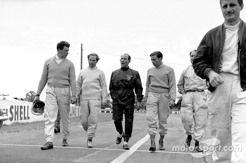 1961, Tim Parnell, Innes Ireland, Stirling Moss, Jim Clark, Jack Fairman and Lucien Bianchi walk to 