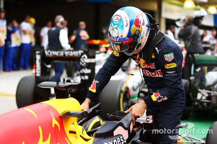 Daniel Ricciardo, Red Bull Racing RB12 en parc ferme