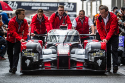 #8 Audi Sport Team Joest Audi R18