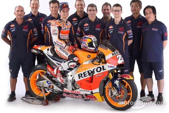 Dani Pedrosa, Repsol Honda Team, junto a su equipo