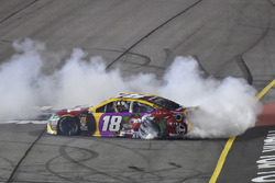Race winner Kyle Busch, Joe Gibbs Racing