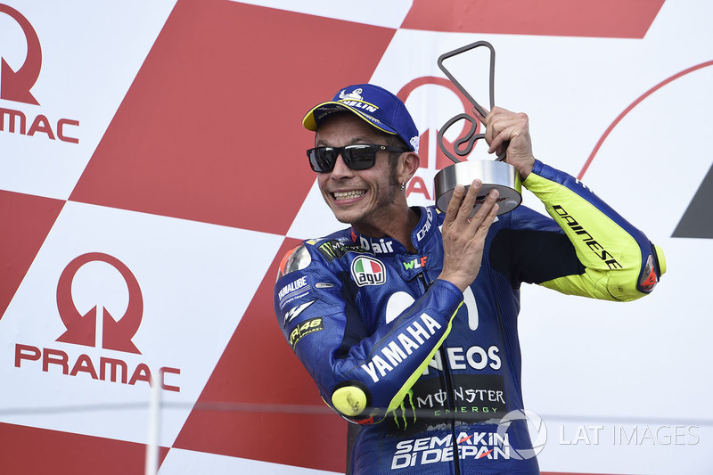 Podio: segundo clasificado Valentino Rossi, Yamaha Factory Racing
