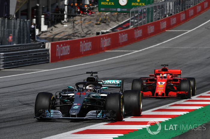 Lewis Hamilton, Mercedes-AMG F1 W09 y Sebastian Vettel, Ferrari SF71H