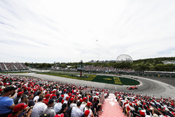 Sebastian Vettel, Ferrari SF71H, leads Valtteri Bottas, Mercedes AMG F1 W09, Max Verstappen, Red Bull Racing RB14, Lewis Hamilton, Mercedes AMG F1 W09, and Daniel Ricciardo, Red Bull Racing RB14