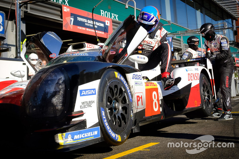 #8 Toyota Gazoo Racing Toyota TS050: Fernando Alonso, in the pit lane